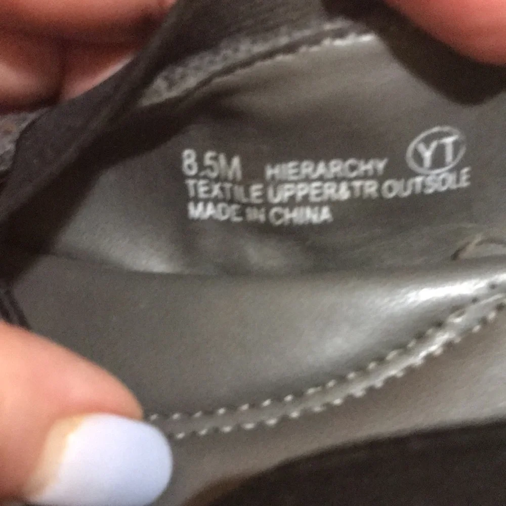 | EUC Aerosoles Gray Flat Shoes - 8.5
